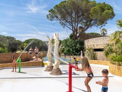 Campsite Mobil Home Detente 8 Personnes Le Muy France